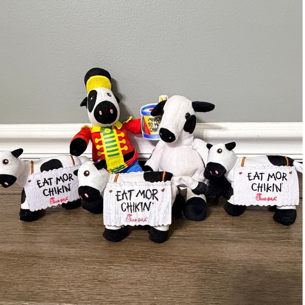 Chick-fil-A Plush Cow Lot Eat Mor Chikin Advertising Mascots Nutcracker 5pc Set